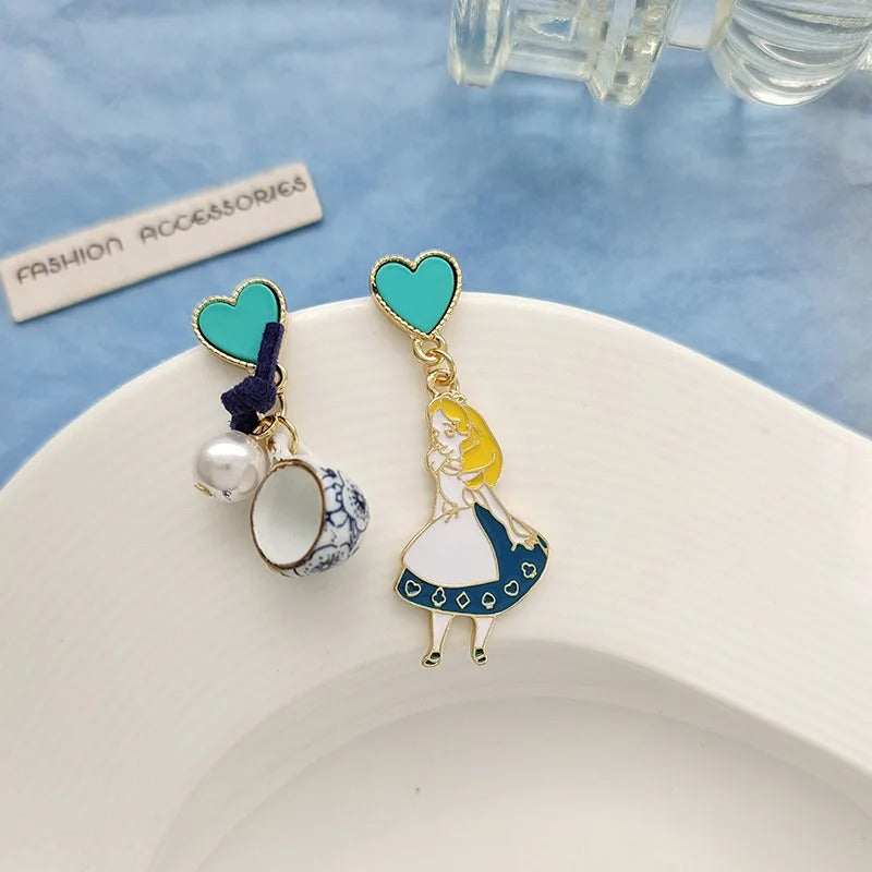 Orecchini " alice con tazza"
