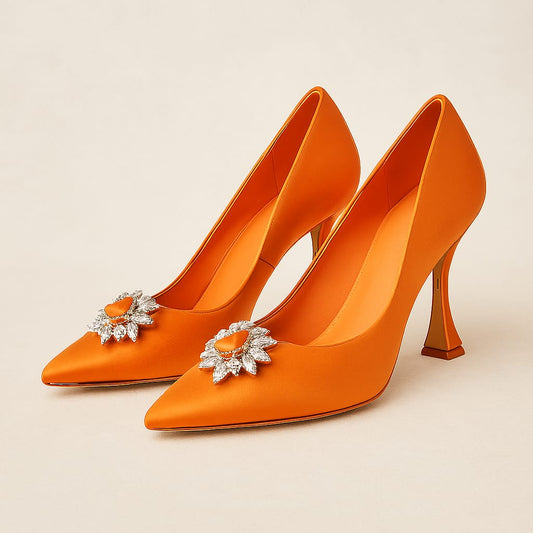 Décolleté in Raso Arancione con Gioiello - Nonsolocosmesi www.nonsolocosmesi.it