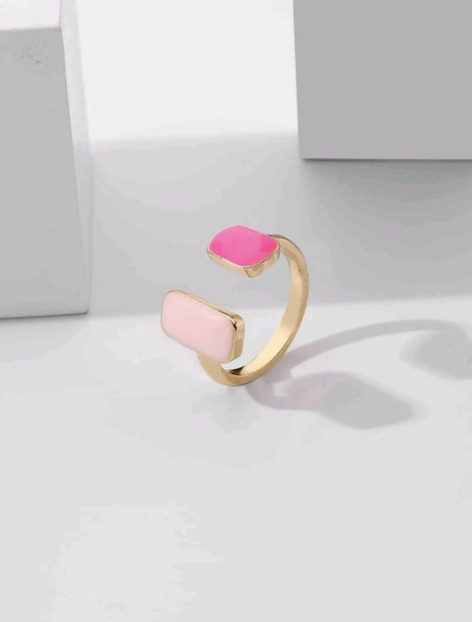 Anello Dorato con Doppia Pietra Rosa – Eleganza e Stile in Ogni Dettaglio