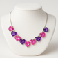 Collana Glamour con Cristalli a Cuore Rosa e Viola su sfondo elegante - www.nonsolocosmesi.it - Bigiotteria statement luxury e-commerce