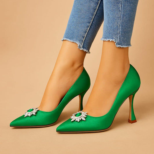 Décolleté in Raso Verde Smeraldo con Gioiello