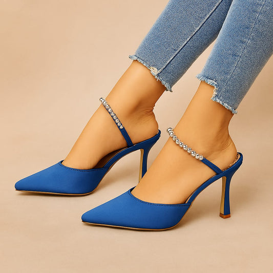 Décolleté Slingback in Raso Blu Elettrico con Cinturino Gioiello –